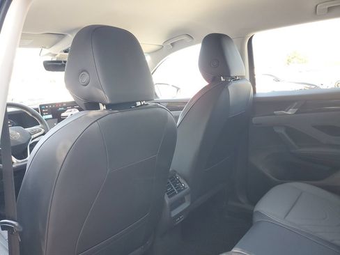 Certified 2026 Volkswagen Tiguan SE FWD image 18