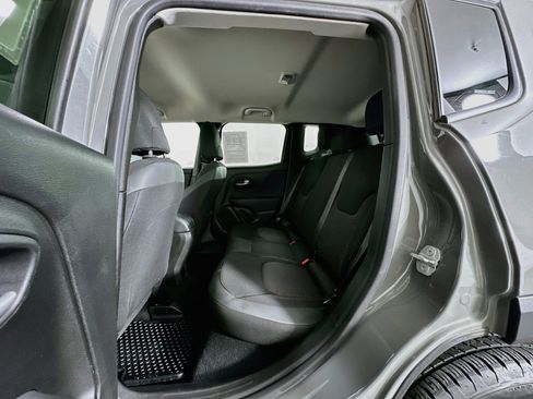 Used 2023 Jeep Renegade Latitude AWD/4WD image 28