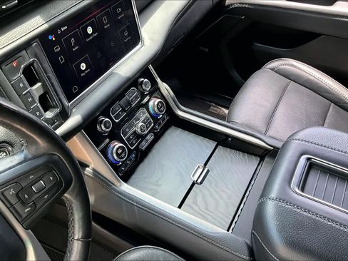 Used 2022 GMC Yukon XL Denali w/ Denali Premium Package AWD/4WD image 15