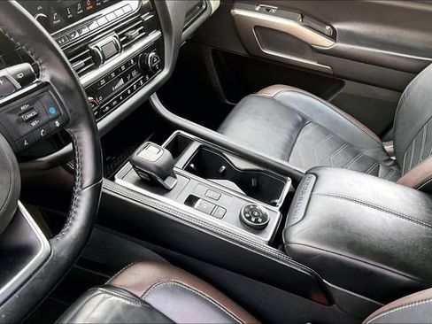 Certified 2023 Nissan Pathfinder Platinum w/ Black Appearance Package AWD/4WD image 15