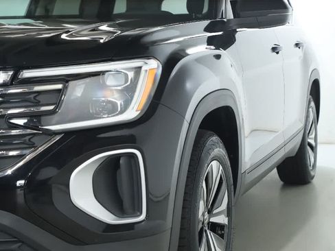 Used 2024 Volkswagen Atlas SE AWD/4WD image 4