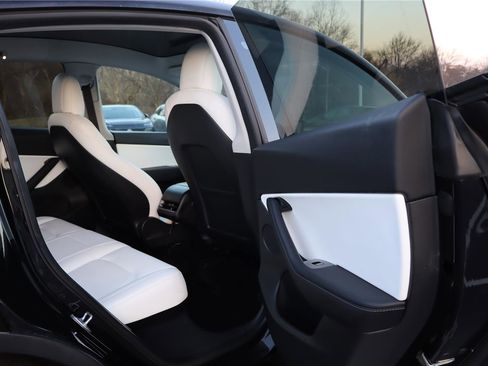 Used 2020 Tesla Model Y Performance image 28