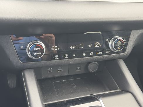 Used 2024 Mitsubishi Outlander SE AWD/4WD image 32