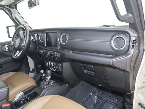 Used 2022 Jeep Wrangler Unlimited Sahara AWD/4WD image 40