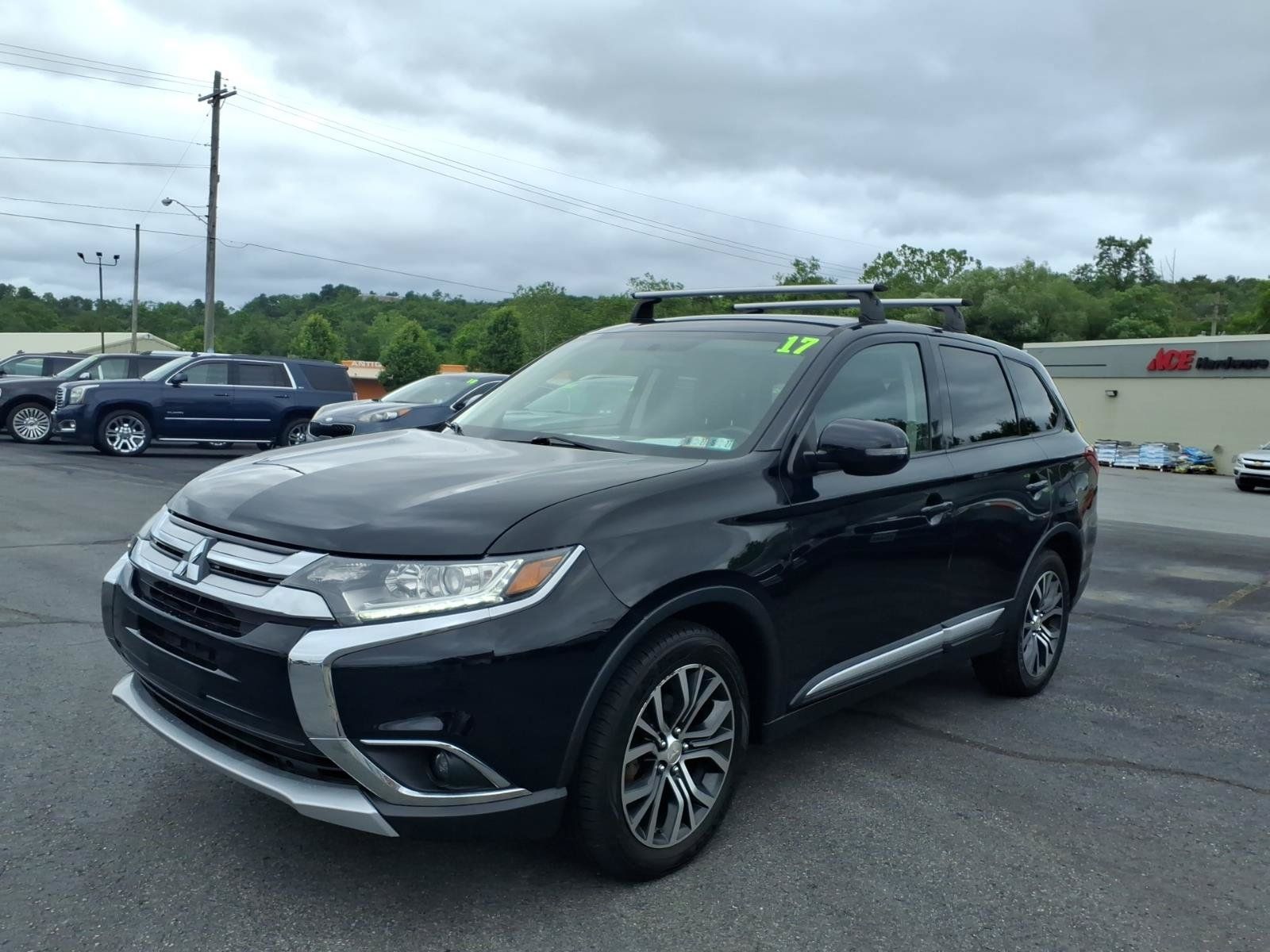 Used 2017 Mitsubishi Outlander SE AWD/4WD image 3