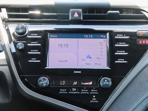 Used 2020 Toyota Camry SE FWD image 17