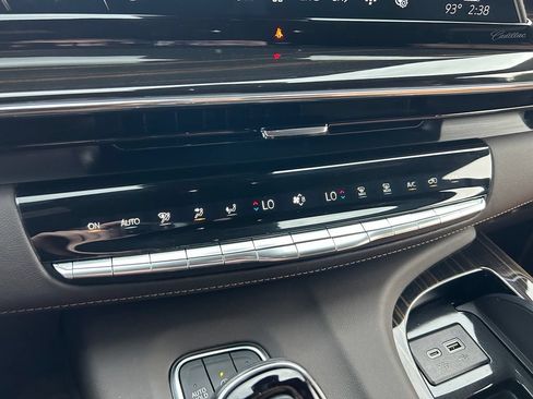 Used 2024 Cadillac Escalade Sport AWD/4WD image 35