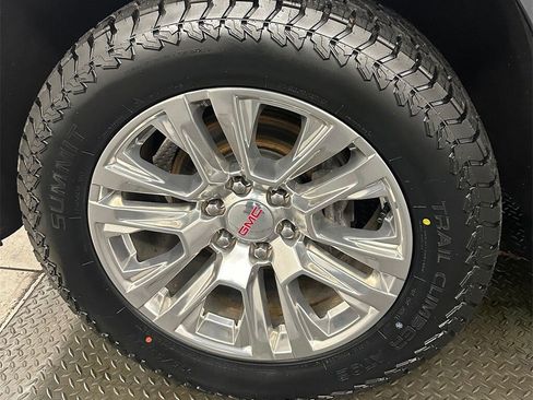 Used 2021 GMC Yukon XL Denali w/ LPO, Illumination Package image 8