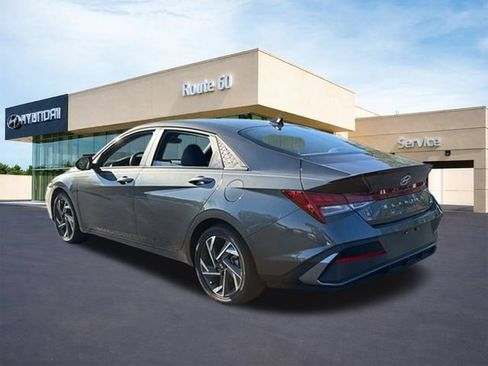 Used 2025 Hyundai Elantra SEL FWD image 5