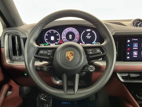 Used 2025 Porsche Cayenne Coupe image 12