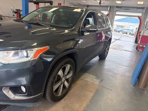 Used 2019 Chevrolet Traverse LT w/ LT Premium Package AWD/4WD image 5
