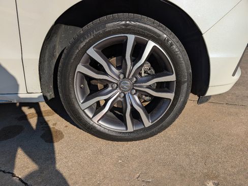 Used 2019 Acura MDX FWD w/ Advance Package image 9