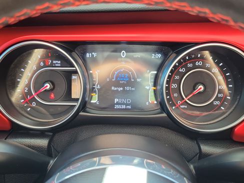 Used 2021 Jeep Wrangler Unlimited Rubicon w/ Xtreme Recon 35" Tire Package image 16