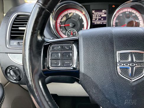 Used 2019 Dodge Grand Caravan SXT w/ Driver Convenience Group FWD image 24