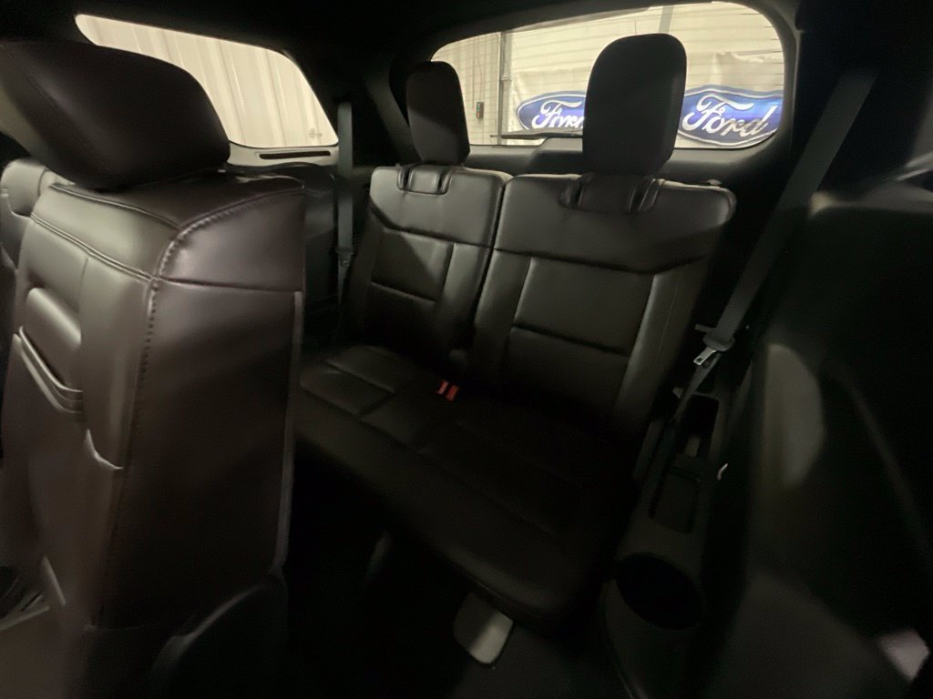 Used 2025 Ford Explorer Platinum AWD/4WD image 12