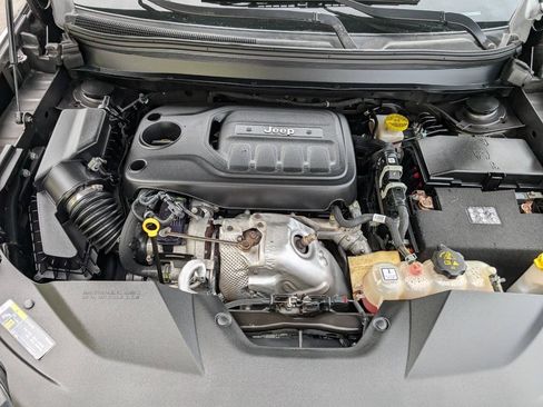 Used 2019 Jeep Cherokee Limited w/ Trailer Tow Group AWD/4WD image 9