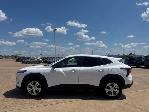 Used 2025 Chevrolet Trax LS FWD image 13