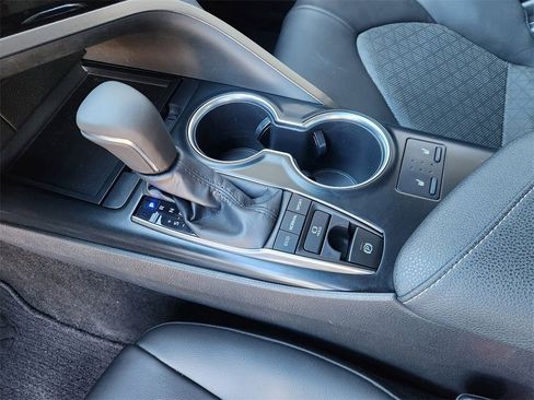 Used 2018 Toyota Camry XSE image 19