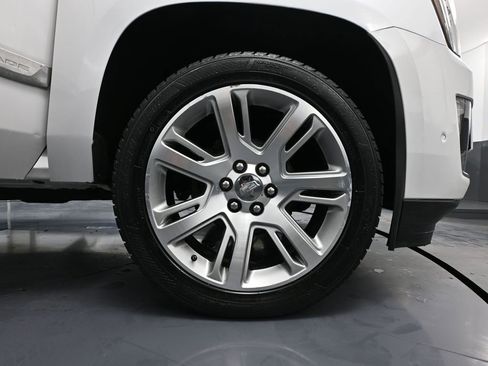 Used 2020 Cadillac Escalade ESV Premium Luxury image 18