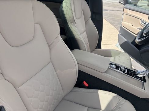 Used 2025 Volvo XC90 B6 Plus image 36