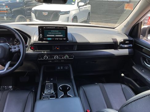 Used 2025 Honda Pilot Touring image 16