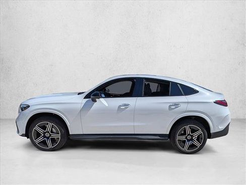 Used 2025 Mercedes-Benz GLC 300 4MATIC image 9