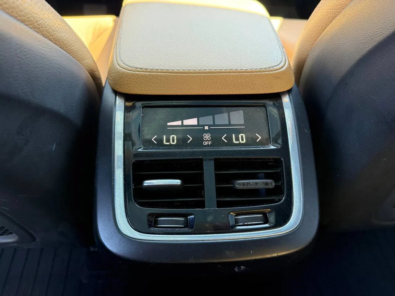 Used 2017 Volvo XC90 T6 Momentum w/ Vision Package AWD/4WD image 42