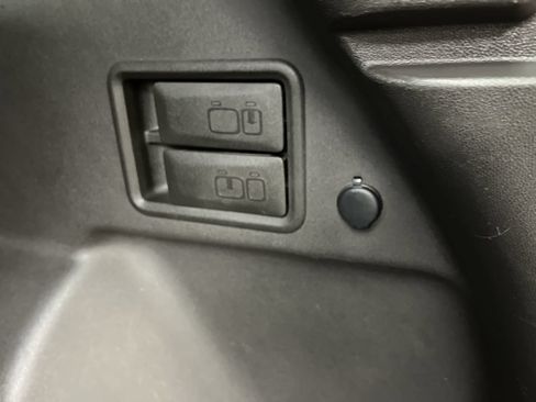 Used 2018 Chevrolet Equinox LT AWD/4WD image 28