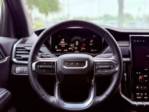 Used 2026 GMC Acadia Elevation w/ Elevation Premium Package AWD/4WD image 18