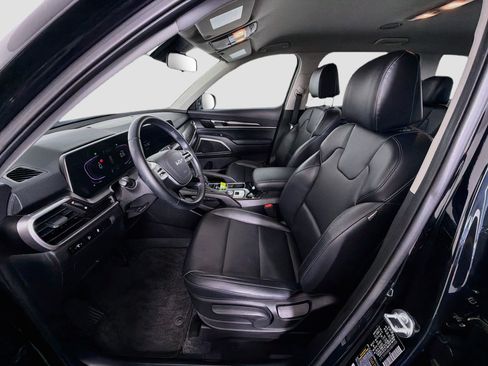 Used 2025 Kia Telluride LX FWD image 13