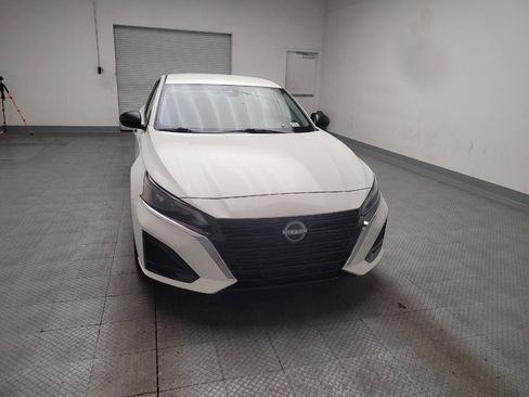 Used 2025 Nissan Altima 2.5 SV FWD image 14