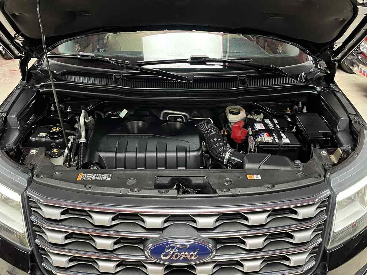 Used 2017 Ford Explorer Limited w/ Equipment Group 303A AWD/4WD image 40