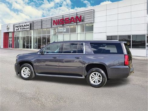 Used 2018 Chevrolet Suburban LT image 7