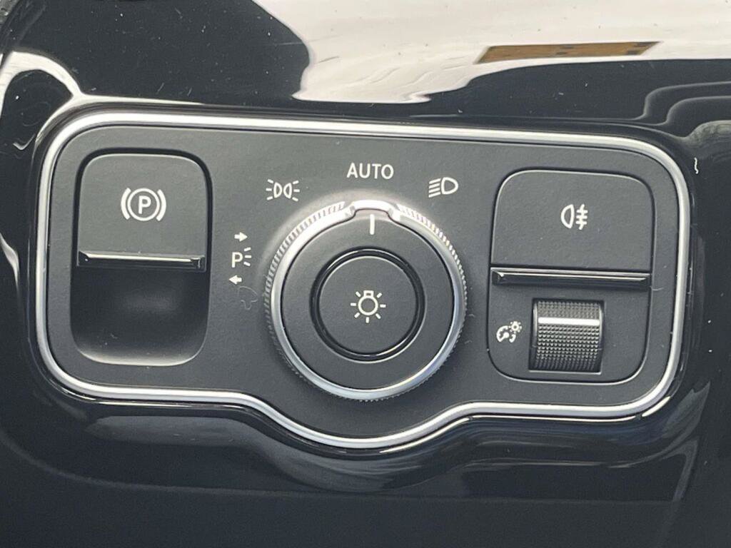 Certified 2023 Mercedes-Benz CLA 250 4MATIC image 32
