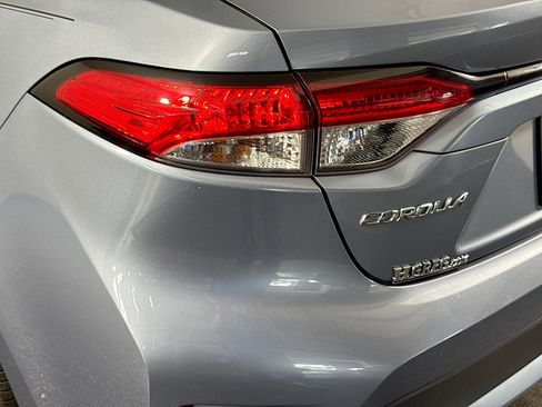 Used 2022 Toyota Corolla LE FWD image 35