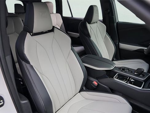 Used 2026 Lexus TX 500h AWD w/ Technology Package image 36