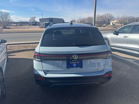 New 2026 Volkswagen Taos SE image 3