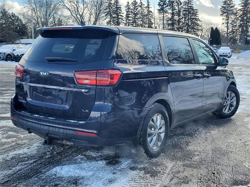 Used 2019 Kia Sedona LX image 3