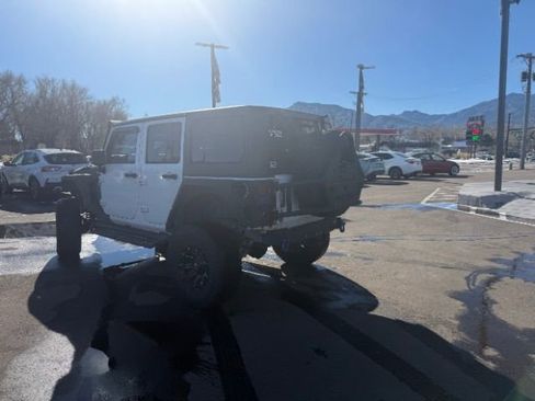 Used 2015 Jeep Wrangler Unlimited Rubicon w/ Connectivity Group image 6