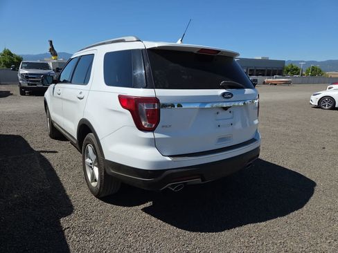 Used 2018 Ford Explorer XLT w/ Equipment Group 202A FWD image 3