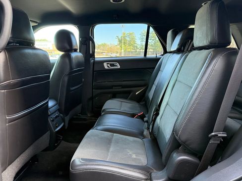 Used 2015 Ford Explorer XLT w/ Equipment Group 202A image 21