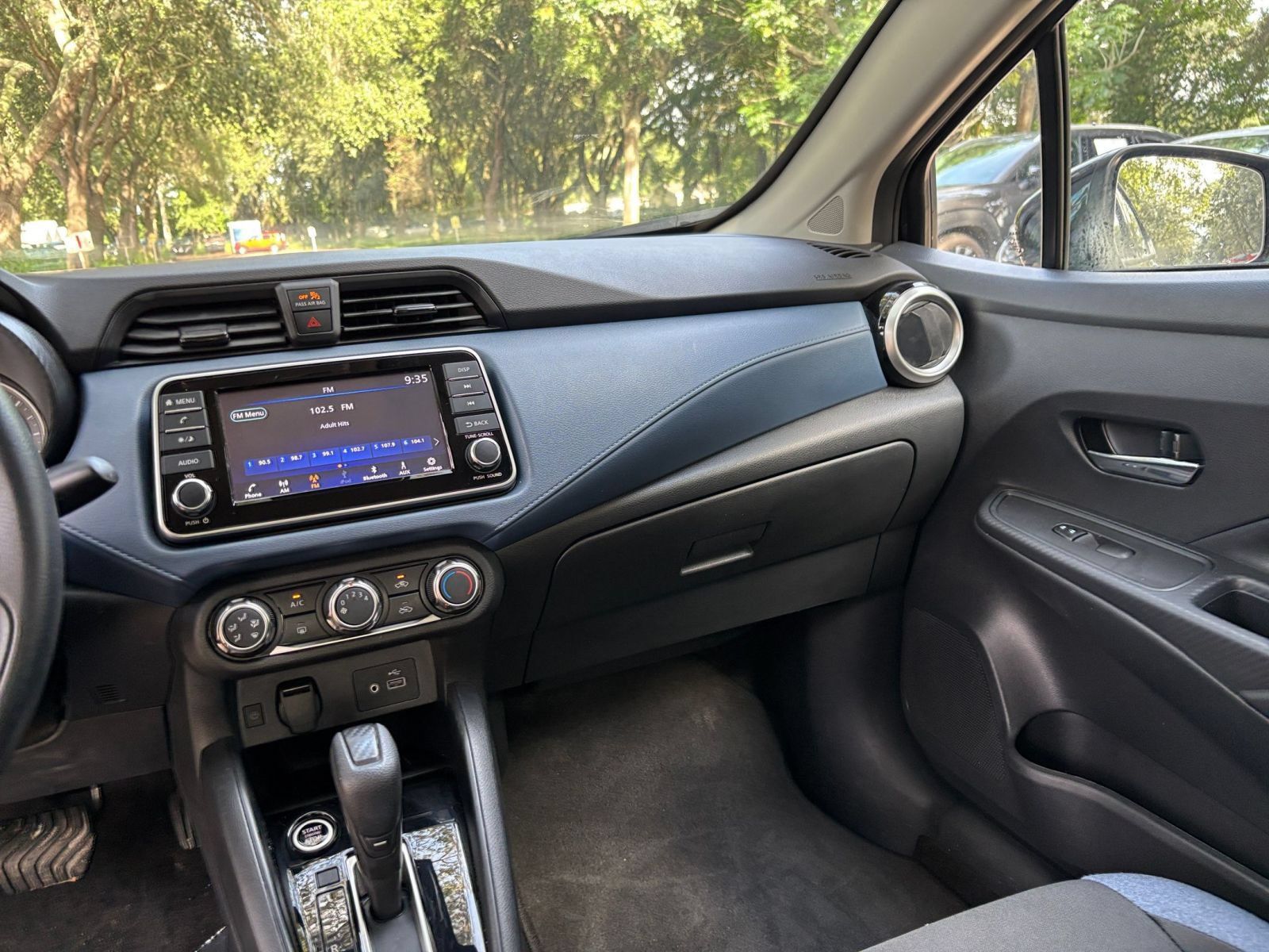 Used 2025 Nissan Versa SV FWD image 33