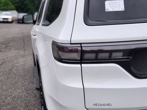 New 2026 Jeep Grand Wagoneer 4WD image 9