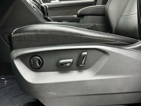 Used 2021 Volkswagen Atlas SE image 12