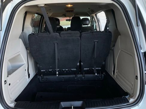 Used 2017 Dodge Grand Caravan SE image 24