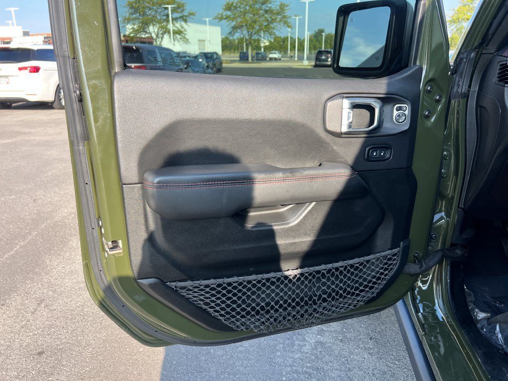 Used 2021 Jeep Wrangler Unlimited Rubicon AWD/4WD image 9