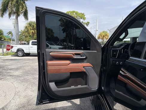 Used 2025 GMC Sierra 2500 Denali Ultimate w/ Max Trailering Package AWD/4WD image 32