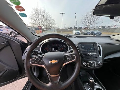 Used 2018 Chevrolet Malibu LS image 32