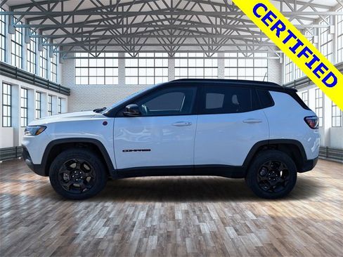 Used 2023 Jeep Compass Trailhawk image 7