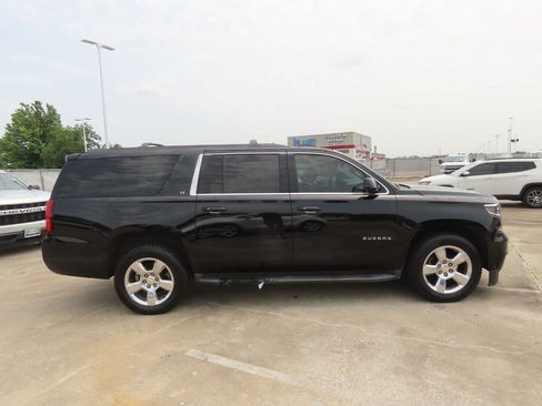 Used 2016 Chevrolet Suburban LT RWD image 10